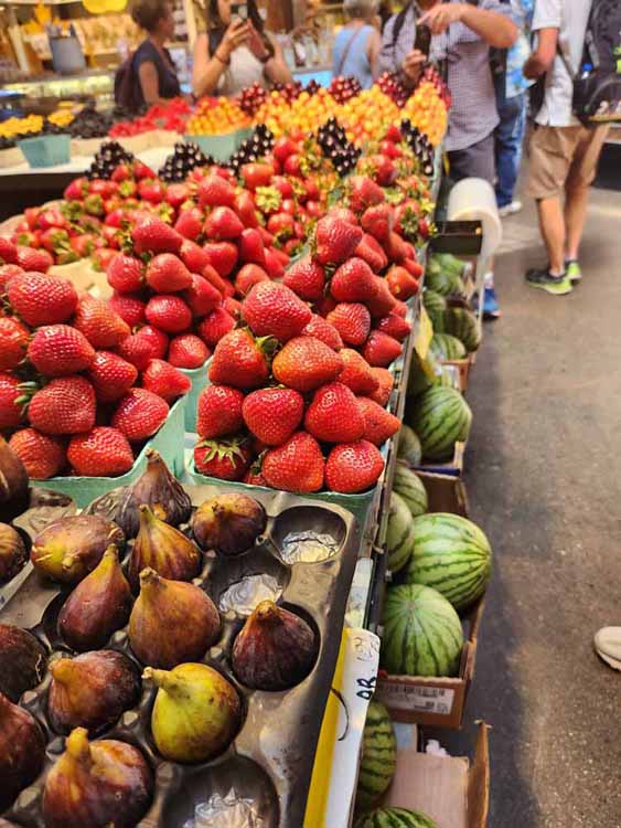 fruit at public market